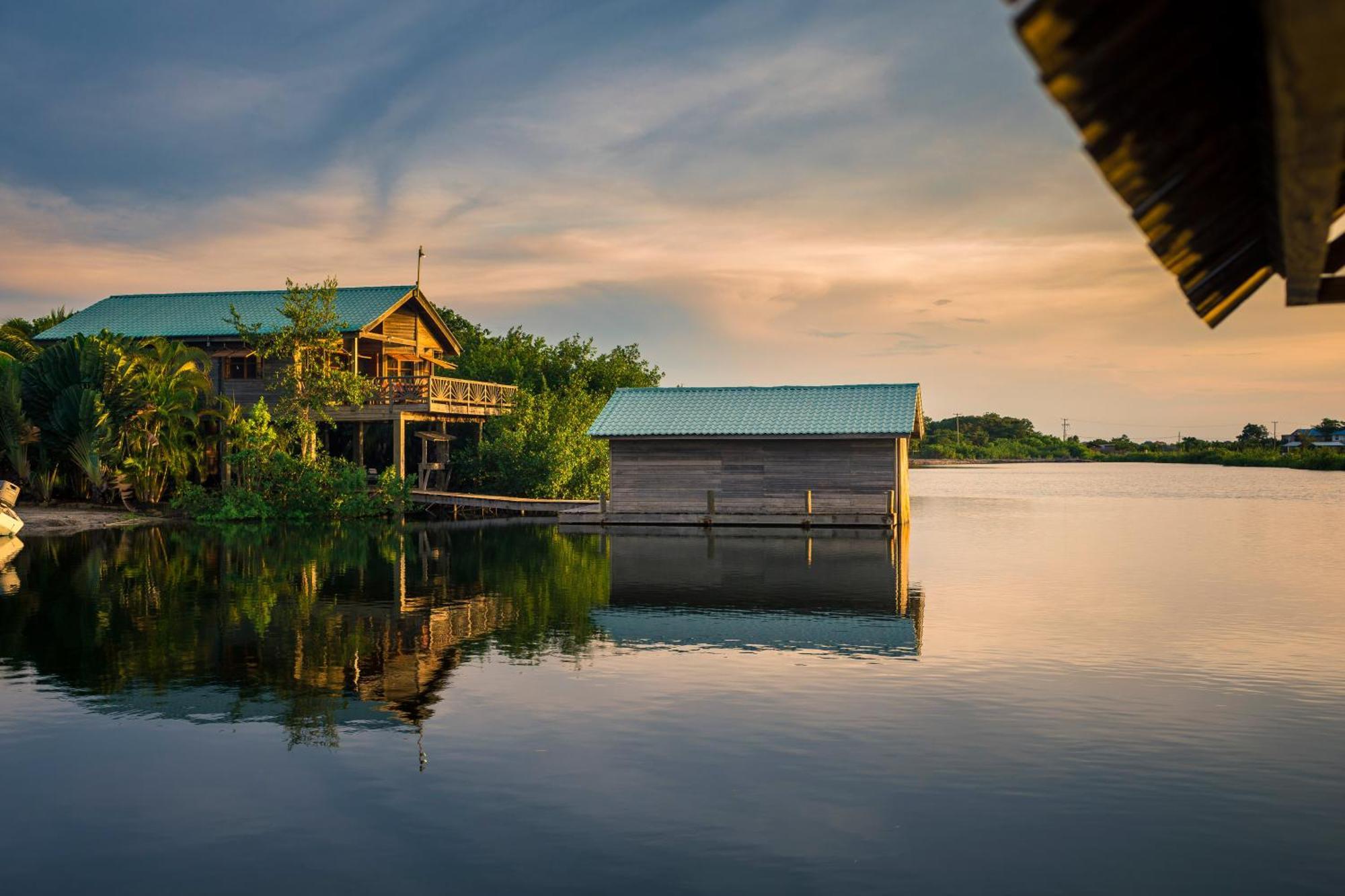 Turtle Inn By Francis Ford Coppola Placencia Luaran gambar